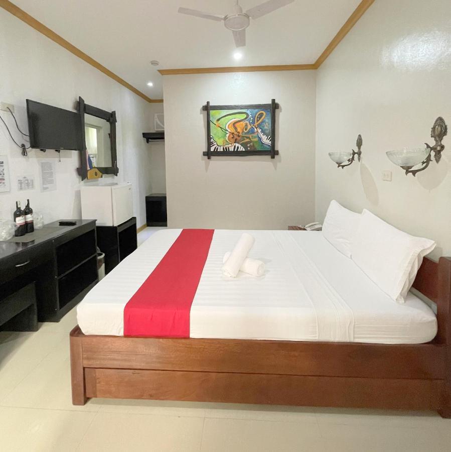 Reddoorz At New Casamila Hotel Palawan Puerto Princesa Exterior photo